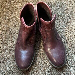 Roan Burgundy Leather Women’s Bootie, size 7.5